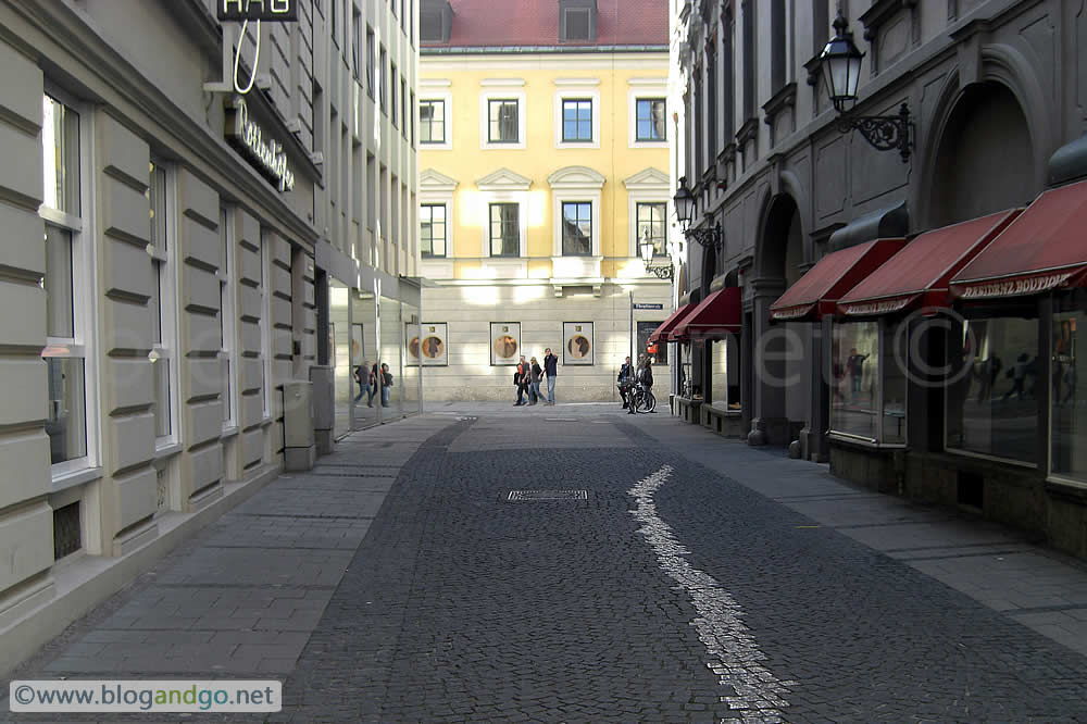 Munich - Shirkers' Alley, behind the Odeonplatz